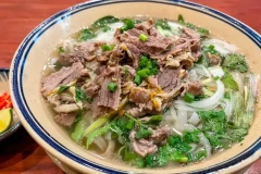 Phở – Quốc Hồn Quốc Tuý Việt Nam Trong Không Gian Tinh Tế Của Nhà Bếp Hanoian