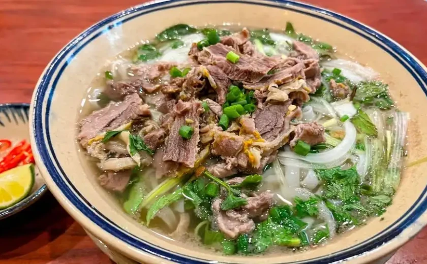 Phở – Quốc Hồn Quốc Tuý Việt Nam Trong Không Gian Tinh Tế Của Nhà Bếp Hanoian