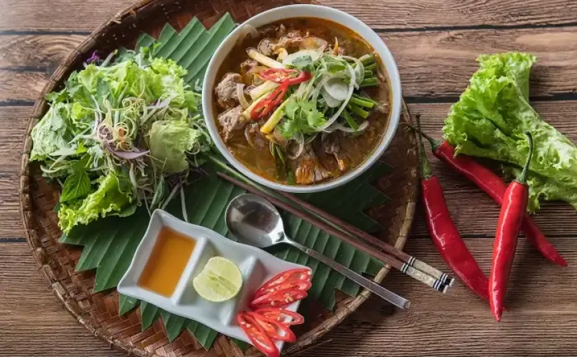 Food tour mùa thu ở Huế ăn gì cho trọn vẹn tinh hoa ẩm thực?