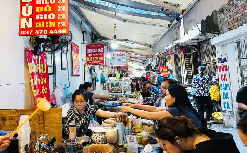 Độc đáo “foodtour” phố cổ Hà Nội