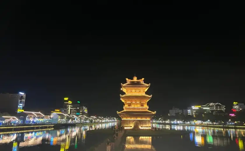 Đêm không ngủ ở khu phố cổ Hoa Lư, Ninh Bình