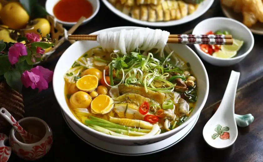 Phở gà tự làm: Công thức đơn giản mà ngon không kém ngoài hàng