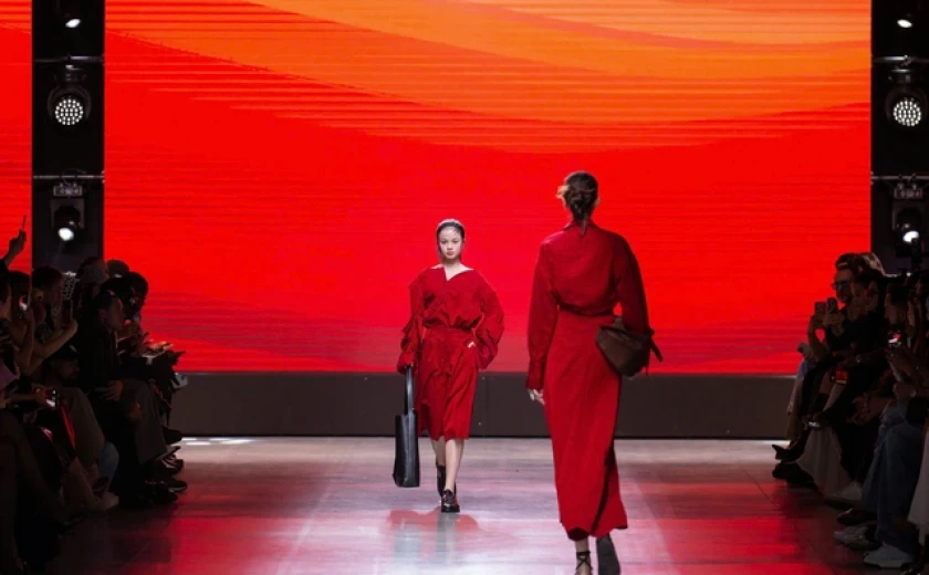 Mẫu Teen Maika Ngọc Khánh sải bước tại tuần lễ thời trang Milan Fashion Week 2025