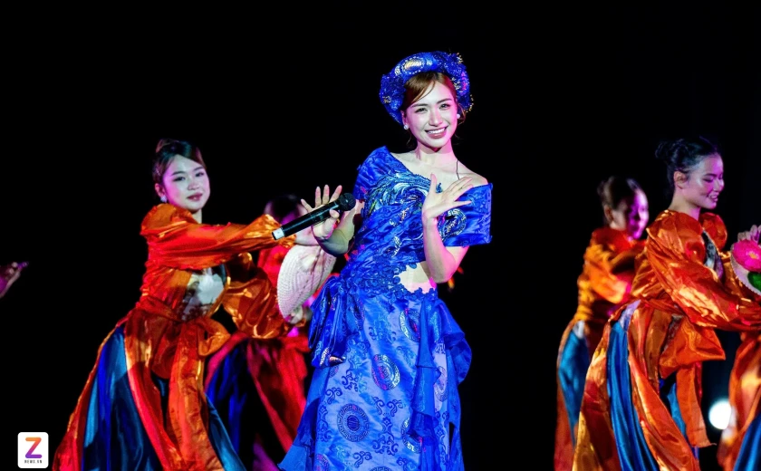 Hòa Minzy hóa Thị Mầu ở Lễ hội Văn hóa Thế giới tại Hà Nội