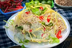 Lạ miệng với gỏi hoa