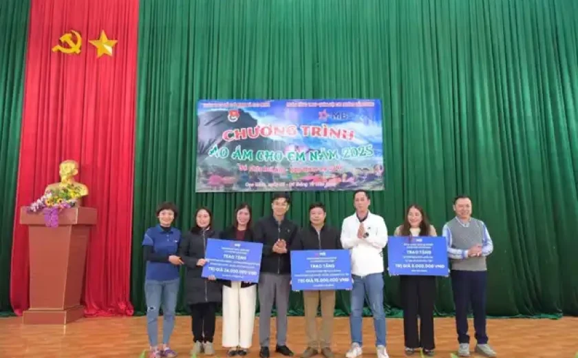 Nhiều chi nhánh MB chung tay hỗ trợ người dân khắc phục hậu quả thiên tai