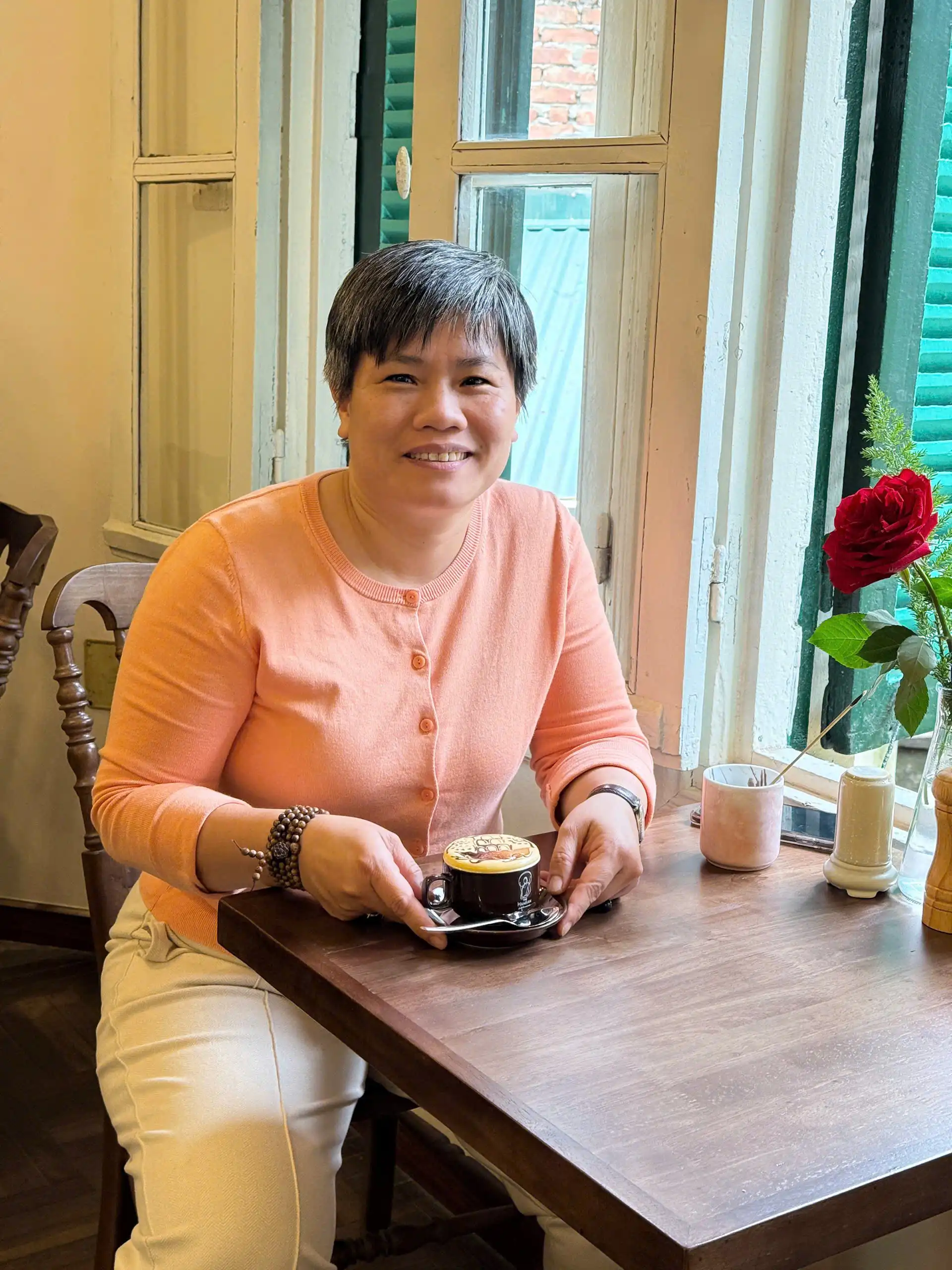 The Hanoian và người đứng sau những cốc cà phê trứng mang hồn Hà Nội