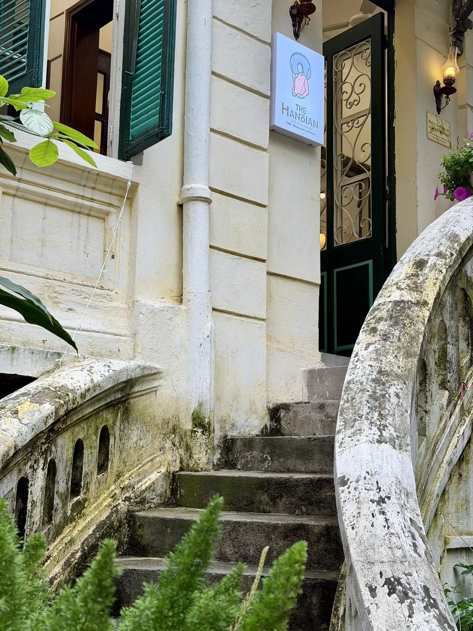 Trải nghiệm áo dài và không gian xuân phố cổ tại The Hanoian – 5 Trần Phú