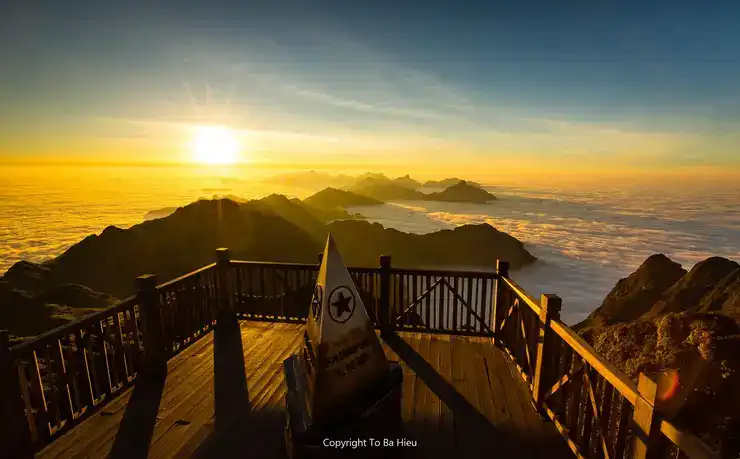 Chinh Phục Đỉnh Fansipan: Kinh Nghiệm Đặt Vé Tàu Lửa Và Vé Cáp Treo Sapa Từ A-Z