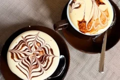 Khi nắng hè chạm đến, hãy để một ly cà phê giữ bạn lại
