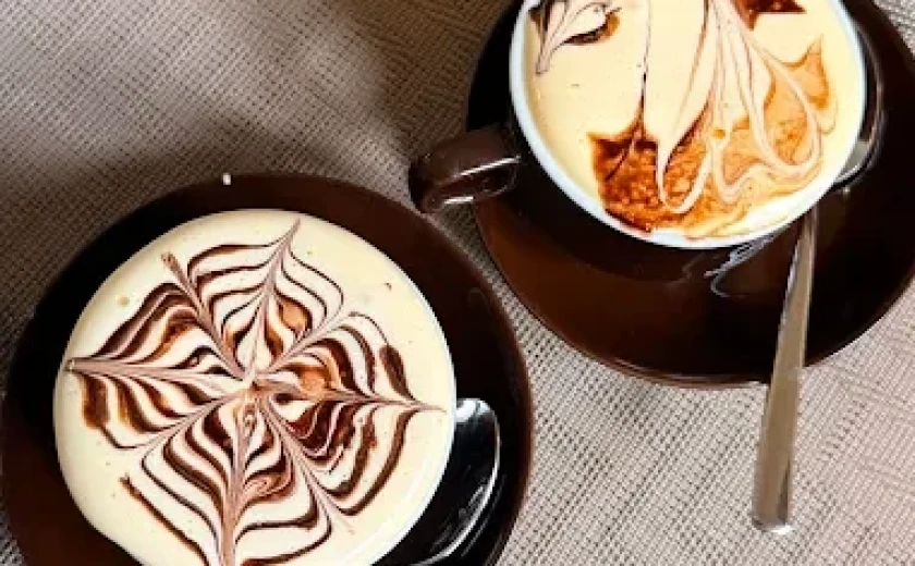Khi nắng hè chạm đến, hãy để một ly cà phê giữ bạn lại