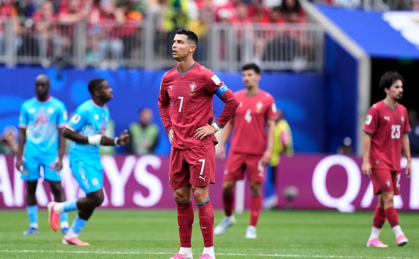 Ronaldo im tiếng, Bồ Đào Nha vấp ngã ngay trận ra quân