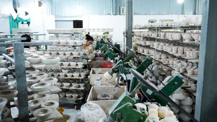 Môi trường làm việc trong các xưởng gốm được cải thiện nhờ việc sử dụng lò nung gas