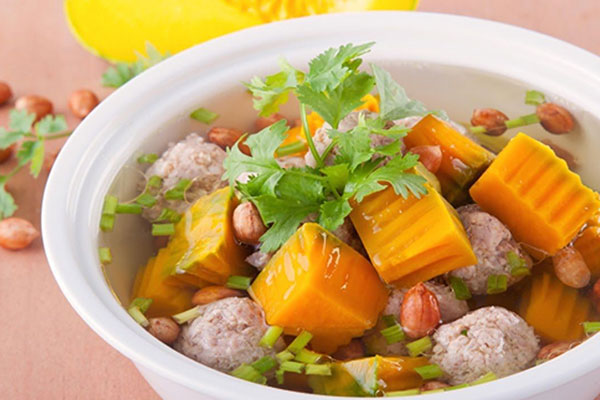 Pumpkin and peanut soup, a delicious, easy-to-make vegetarian dish