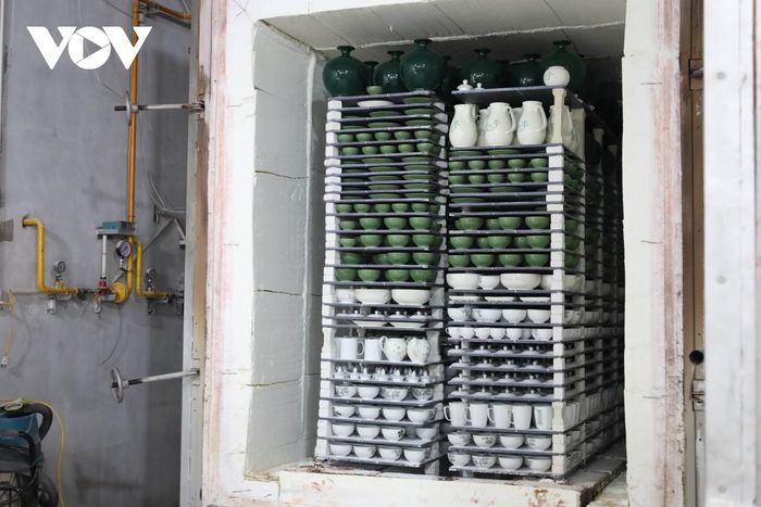 Sản phẩm gốm sản xuất được số lượng lớn, đảm bảo chất lượng đồng đều nhờ áp dụng lò nung gas hiện đại.