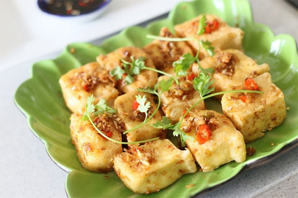 braised tofu with lemongrass and chili, delicious and easy to make vegetarian dish