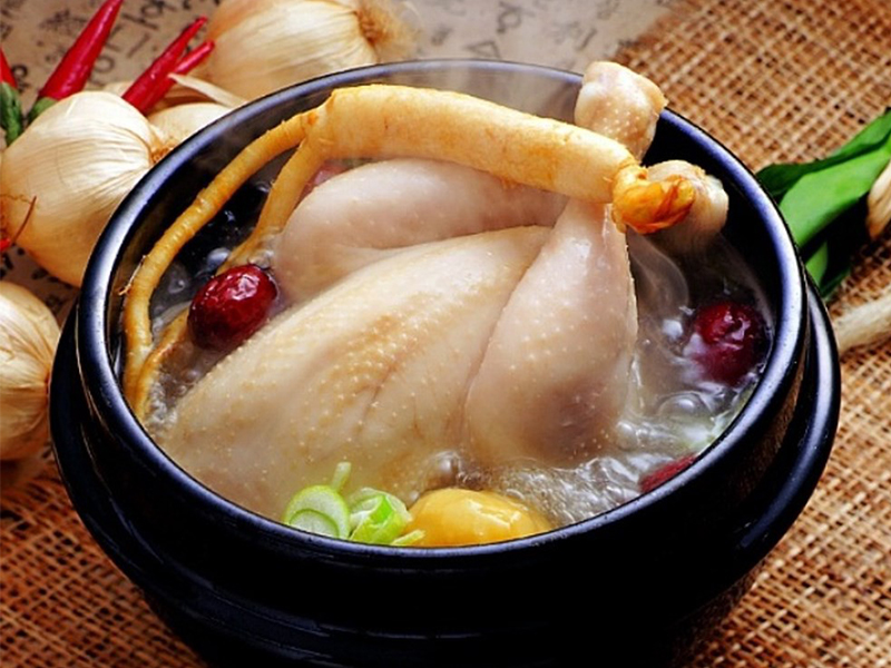 Công thức làm gà hầm táo đỏ hạt sen đậm vị, ngon khó cưỡng