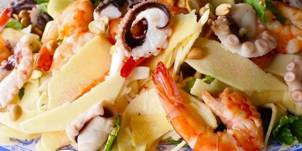Gỏi hủ củ dừa giòn sần sật, tôm tươi và rau thơm – món ăn thanh mát khó quên