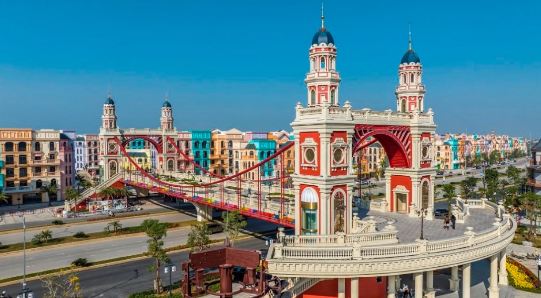 Check in triệu like tại cầu Đông Tây Grand World 
