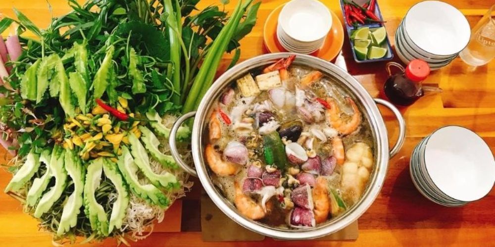Lẩu mắm Long An thơm lừng, đậm vị miền sông nước với đầy đủ cá, tôm, rau đồng