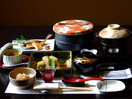 Ẩm thực Nhật Bản có lịch sử và văn hóa: Cũng như đồ ăn ở các nước khác, đồ ăn Nhật có lịch sử và văn hóa riêng của nó. Sushi, tempura, mì soba bắt đầu có từ thời kỳ Edo. Nghệ thuật ẩm thực kaiseki và shojin có lẽ còn lâu đời hơn nữa. Bạn có thể tìm hiểu về lịch sử và văn hóa từ chính những món ăn. Ẩm thực Nhật Bản có lịch sử và văn hóa: Cũng như đồ ăn ở các nước khác, đồ ăn Nhật có lịch sử và văn hóa riêng của nó. Sushi, tempura, mì soba bắt đầu có từ thời kỳ Edo. Nghệ thuật ẩm thực kaiseki và shojin có lẽ còn lâu đời hơn nữa. Bạn có thể tìm hiểu về lịch sử và văn hóa từ chính những món ăn.