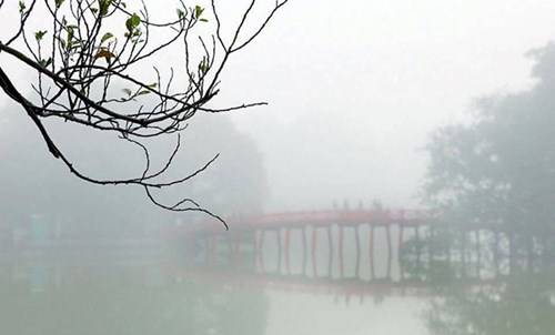 Mùa Đông ở miền Bắc Hà Nội đã trở nên se se lạnh, đây là thời điểm tốt để du khách có thể tận hưởng trọn vẹn bầu không khí những ngày cuối năm mát mẻ. Hãy cùng Sakos tìm hiểu những địa điểm hấp dẫn sau đây nhé!!