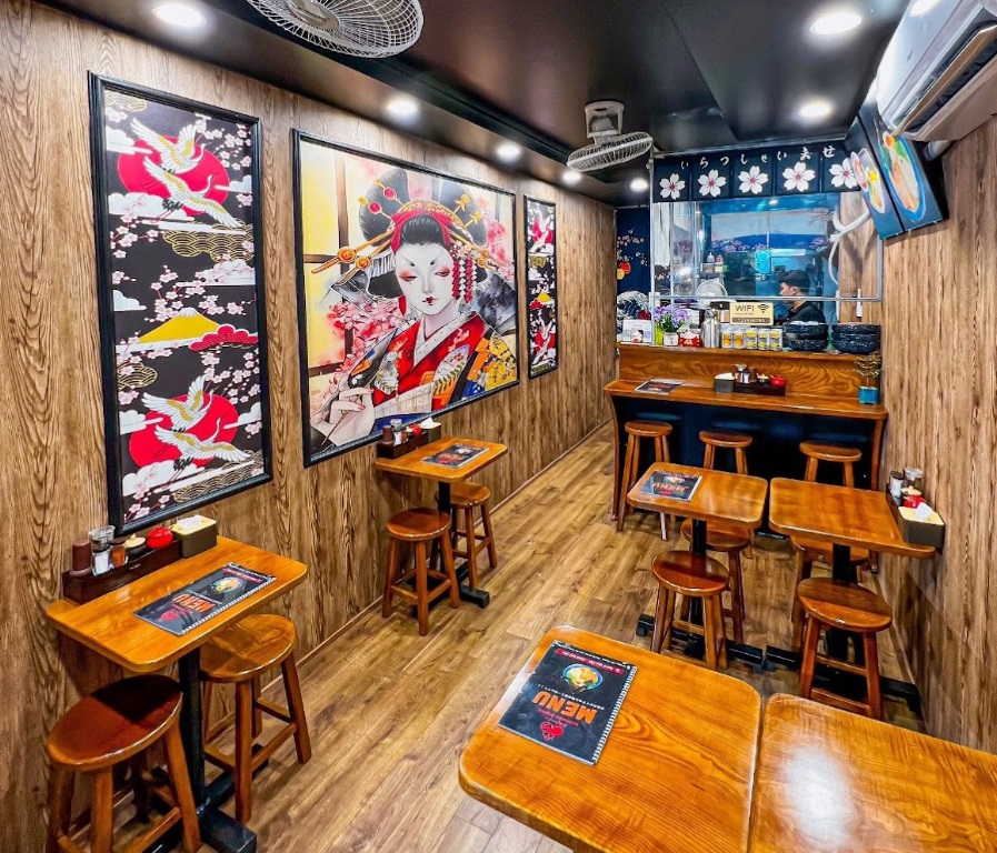 Thưởng thức Ramen trong không gian quán đậm chất Nhật Bản