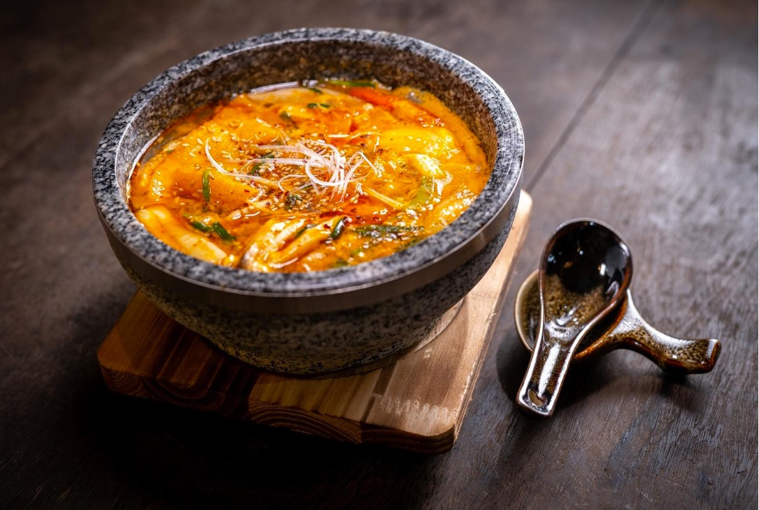 Súp gân bò hầm tương cay tại quán 